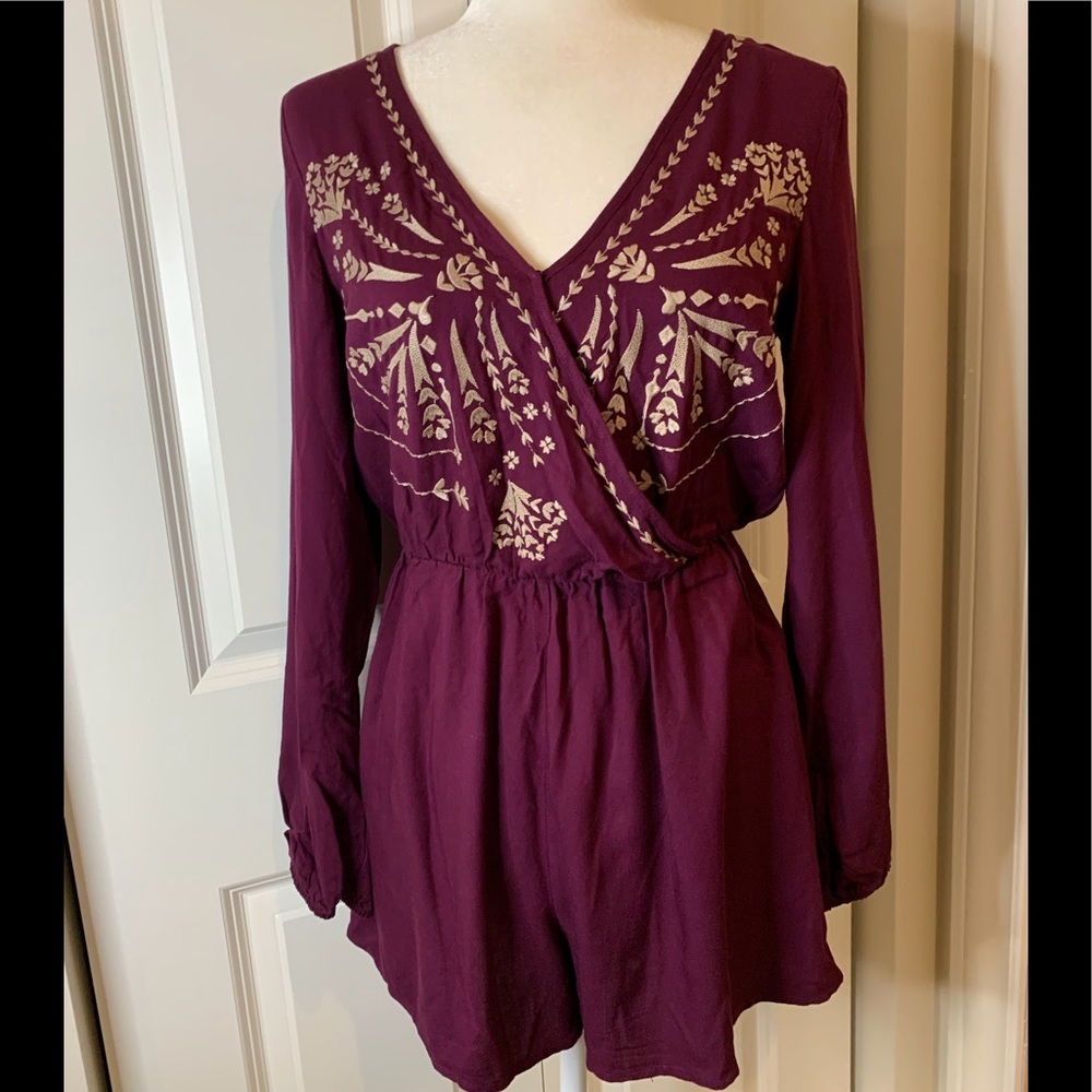 NWOT Mi ami Embroidered Long Sleeve Romper